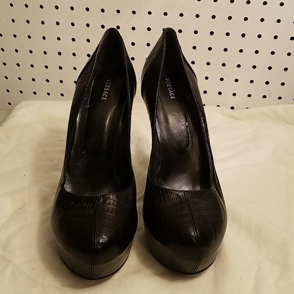 VERSACE BLACK LEATHER PUMPS - Picture 6 of 8